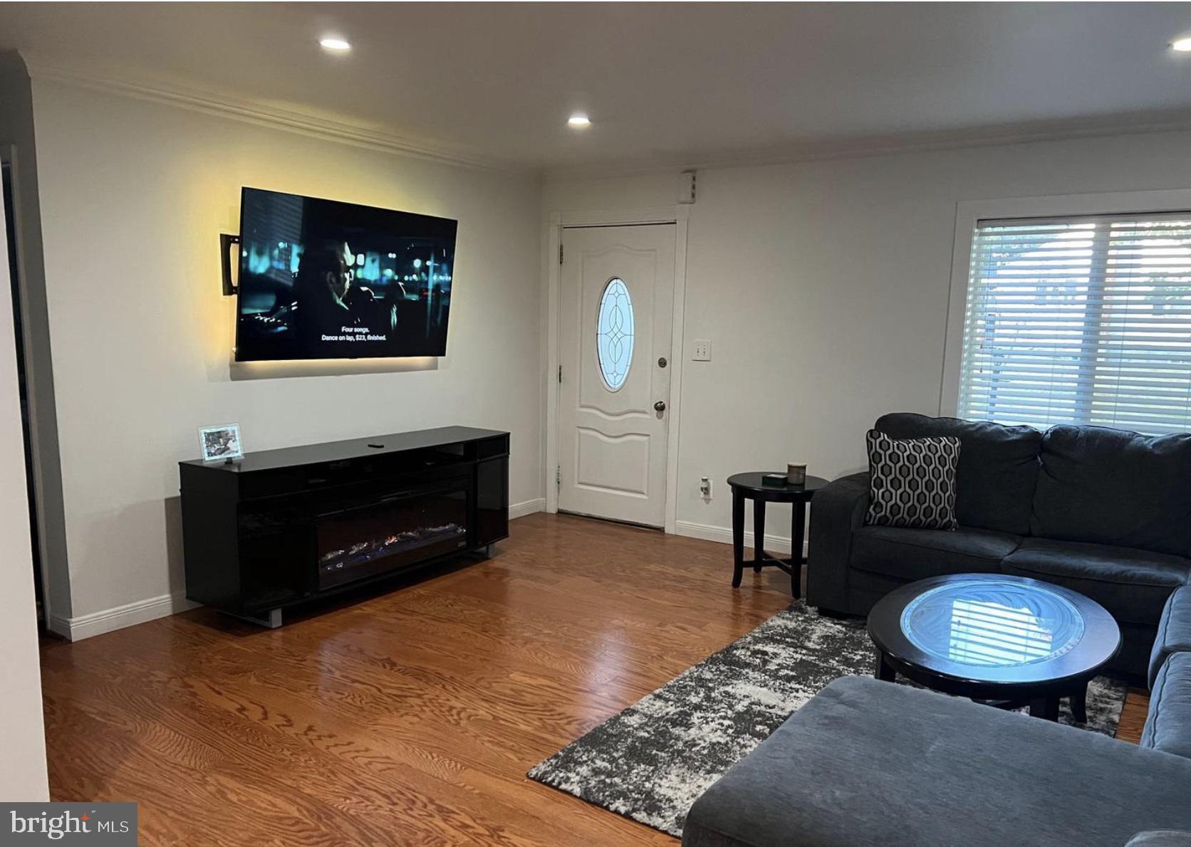 6953 Decatur Street Hyattsville, MD 20784 - Photo 6 of 23 Living Room
