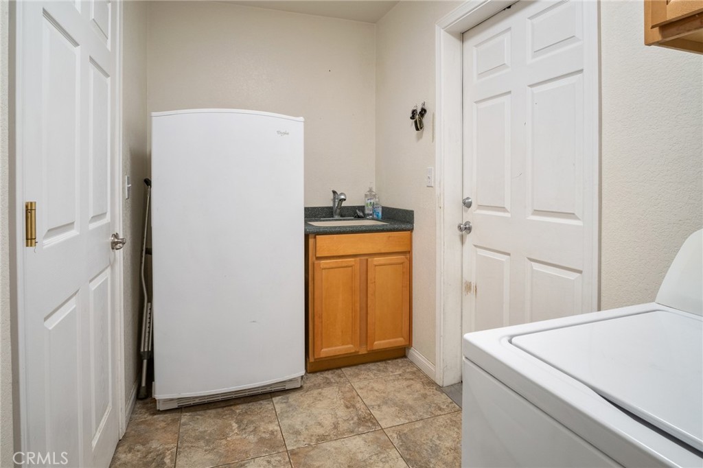 388 Calaveras Road Pinon Hills, CA 92372 - Photo 24 of 44 a utility room with dryer and washer