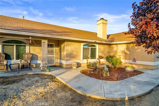 a view of a living room with furniture