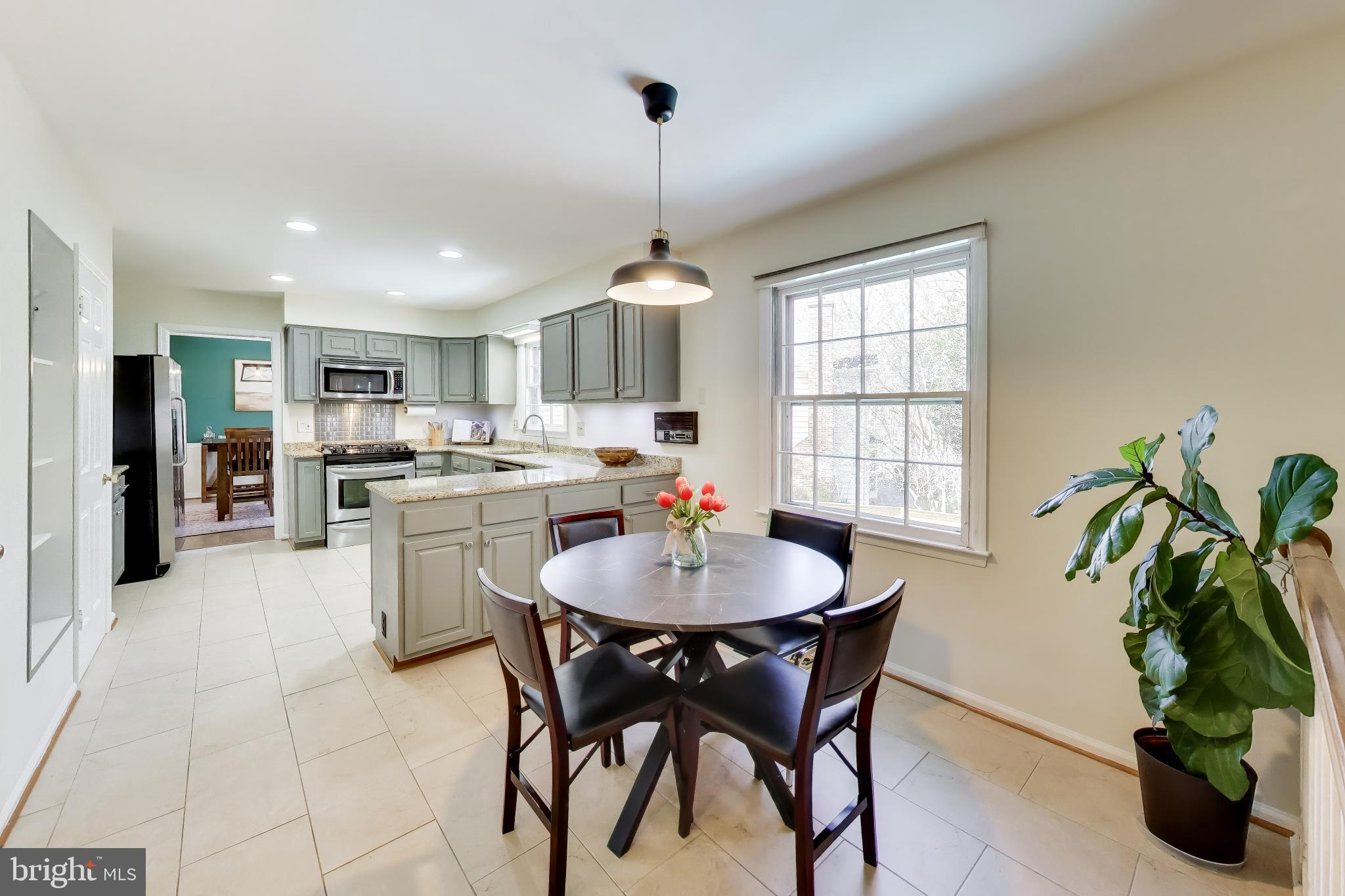 10150 Red Spruce Road Fairfax, VA 22032 - Photo 15 of 70 Breakfast Area and Kitchen