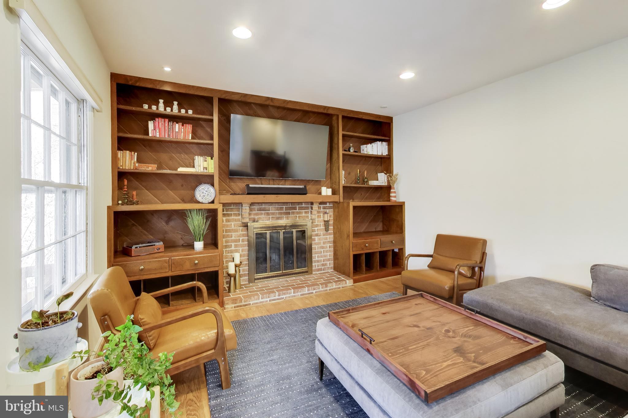 10150 Red Spruce Road Fairfax, VA 22032 - Photo 18 of 70 Family Room with Fireplace