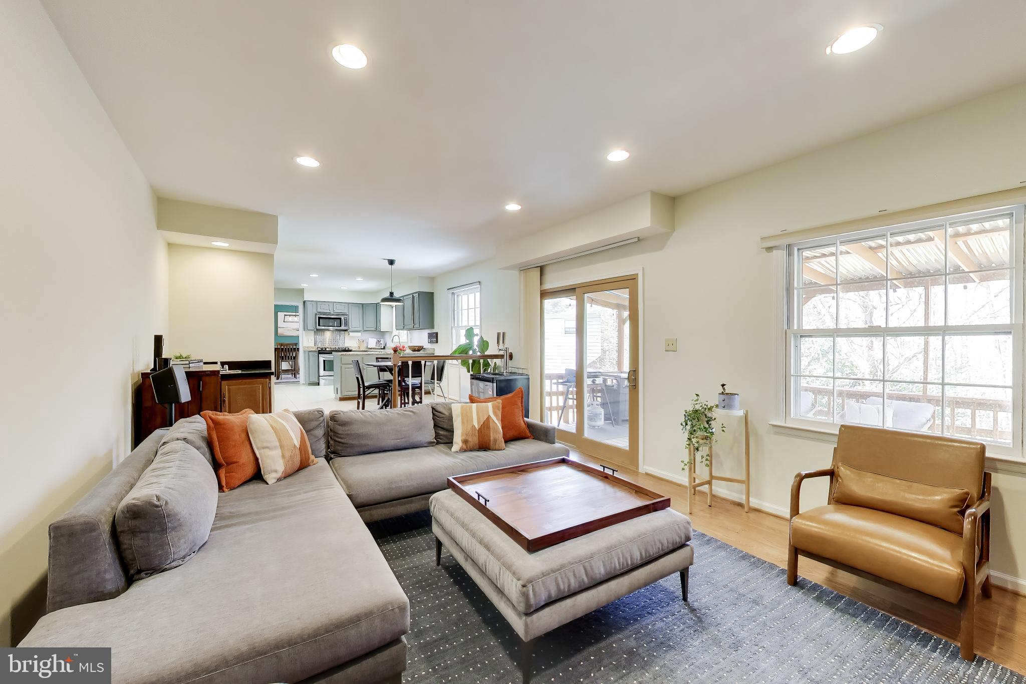 10150 Red Spruce Road Fairfax, VA 22032 - Photo 19 of 70 Cozy Family Room off the Kitchen