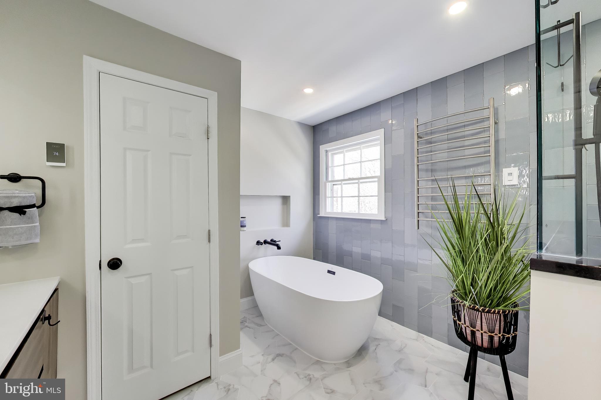 10150 Red Spruce Road Fairfax, VA 22032 - Photo 28 of 70 Soaking Tub and Heated Towel Racks
