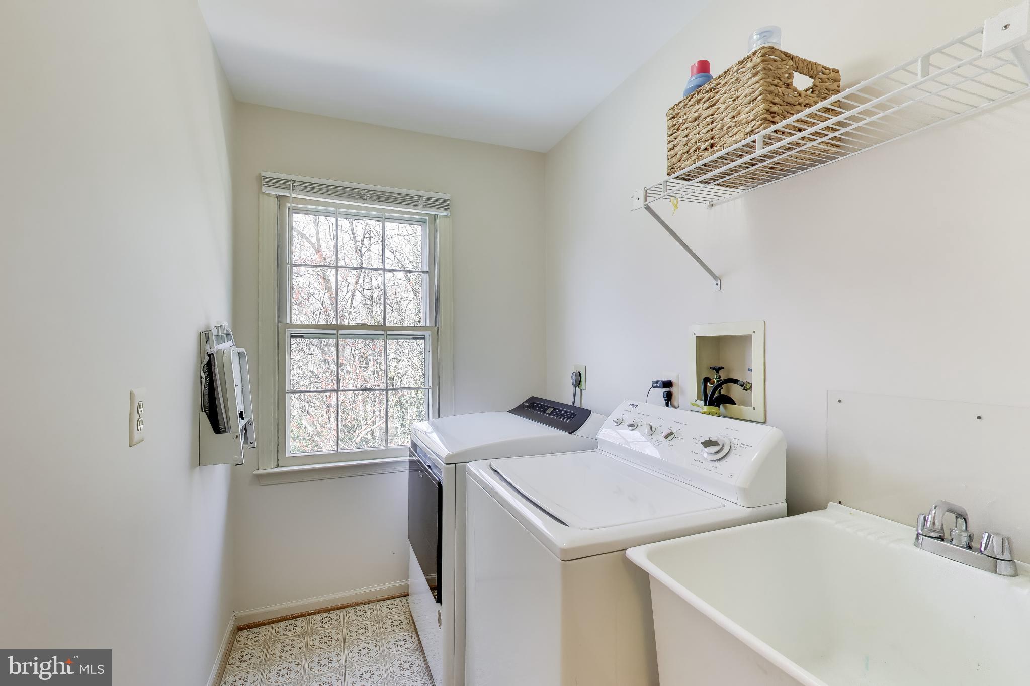 10150 Red Spruce Road Fairfax, VA 22032 - Photo 38 of 70 Upper Level Laundry Room with a Wash Sink