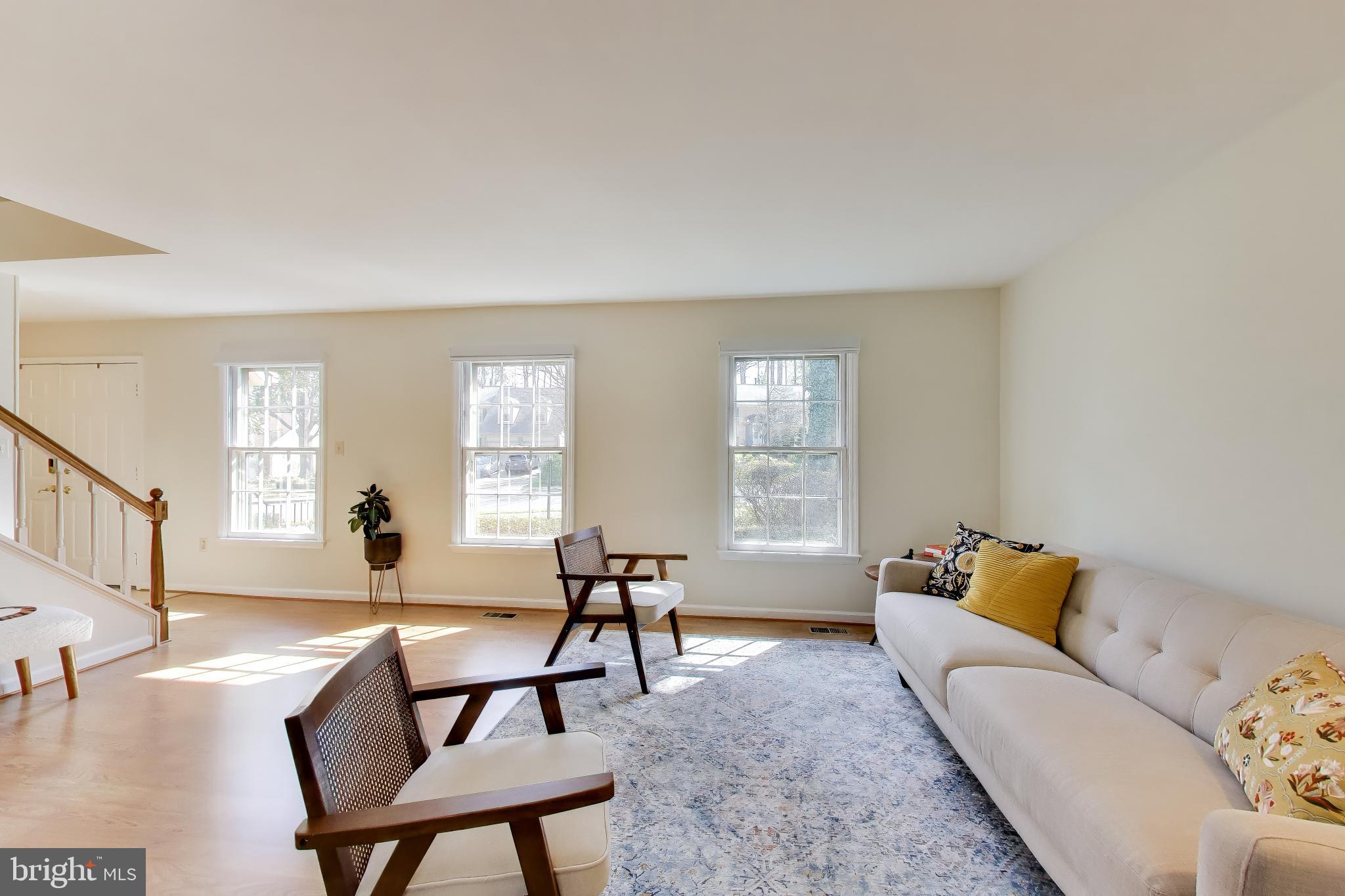 10150 Red Spruce Road Fairfax, VA 22032 - Photo 6 of 70 Living Room with Automated Window Blinds