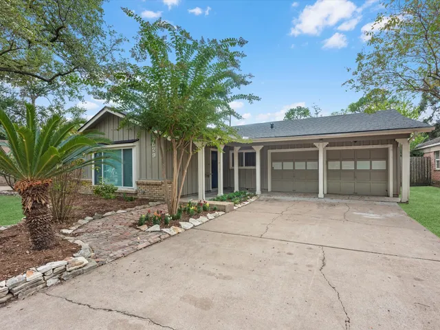 $2,700 | 9829 Cedardale Drive, Houston, TX 77055