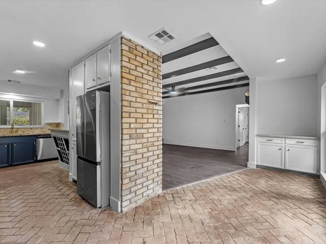 $2,700 | 9829 Cedardale Drive, Houston, TX 77055