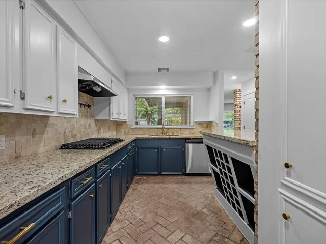 $2,700 | 9829 Cedardale Drive, Houston, TX 77055