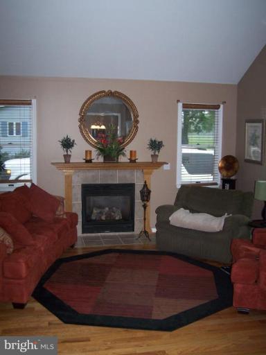 1307 Calvert Road Chester, MD 21619 - Photo 5 of 25 Living Room