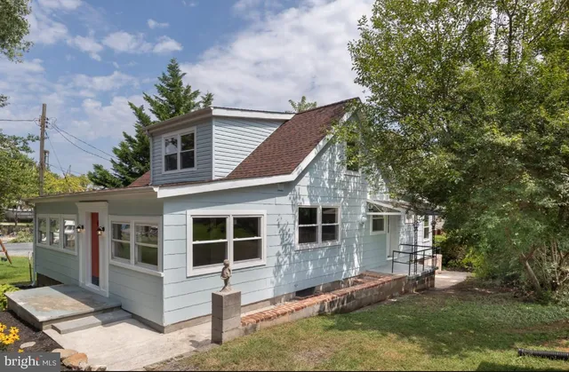 front view of house with a yard