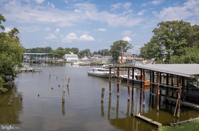 $389,000 | 203 Oak Avenue, Essex, MD 21221