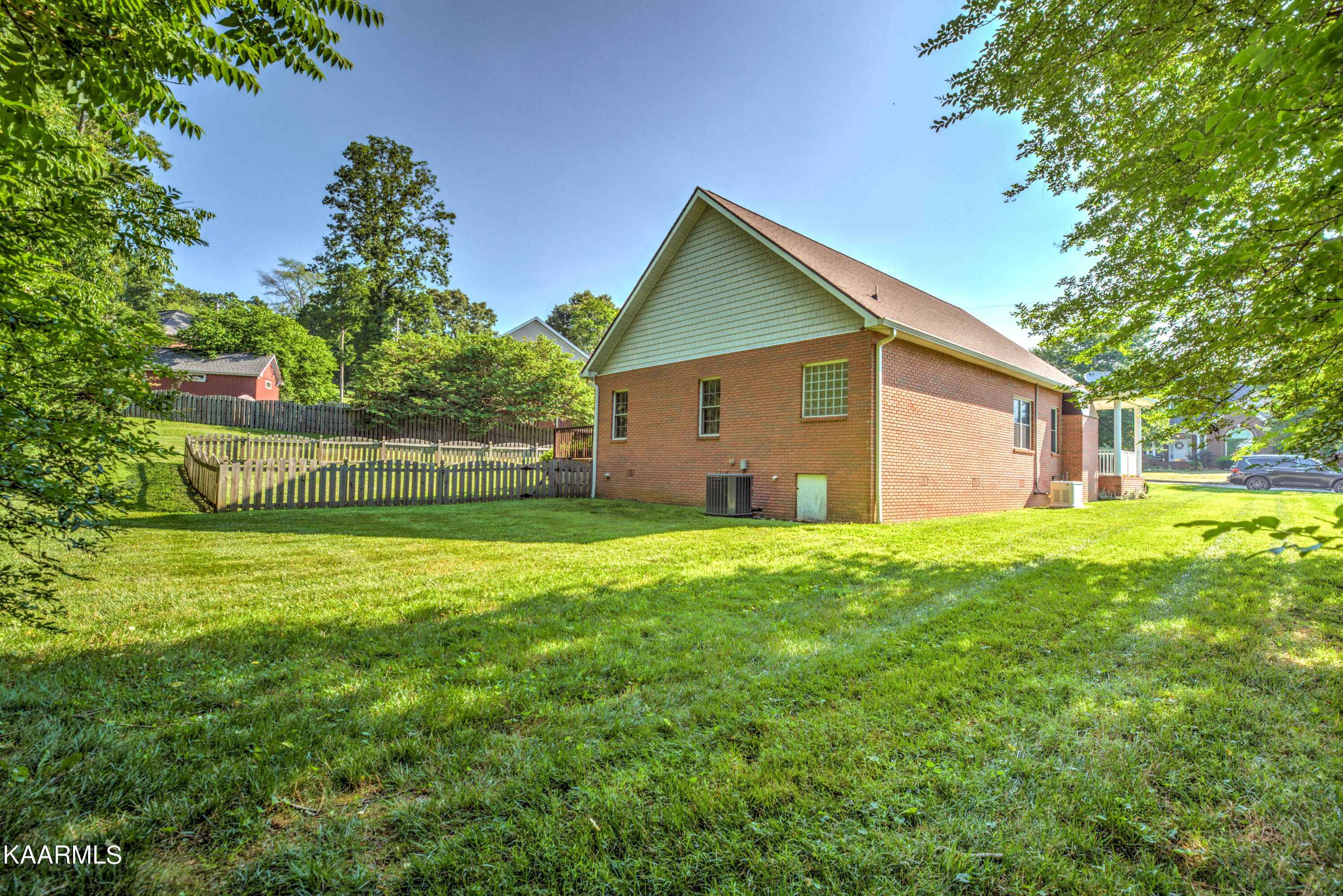 108 Rutherford Court Clinton, TN 37716 - Photo 6 of 26 DSC_5710_1_2_3_4-Full