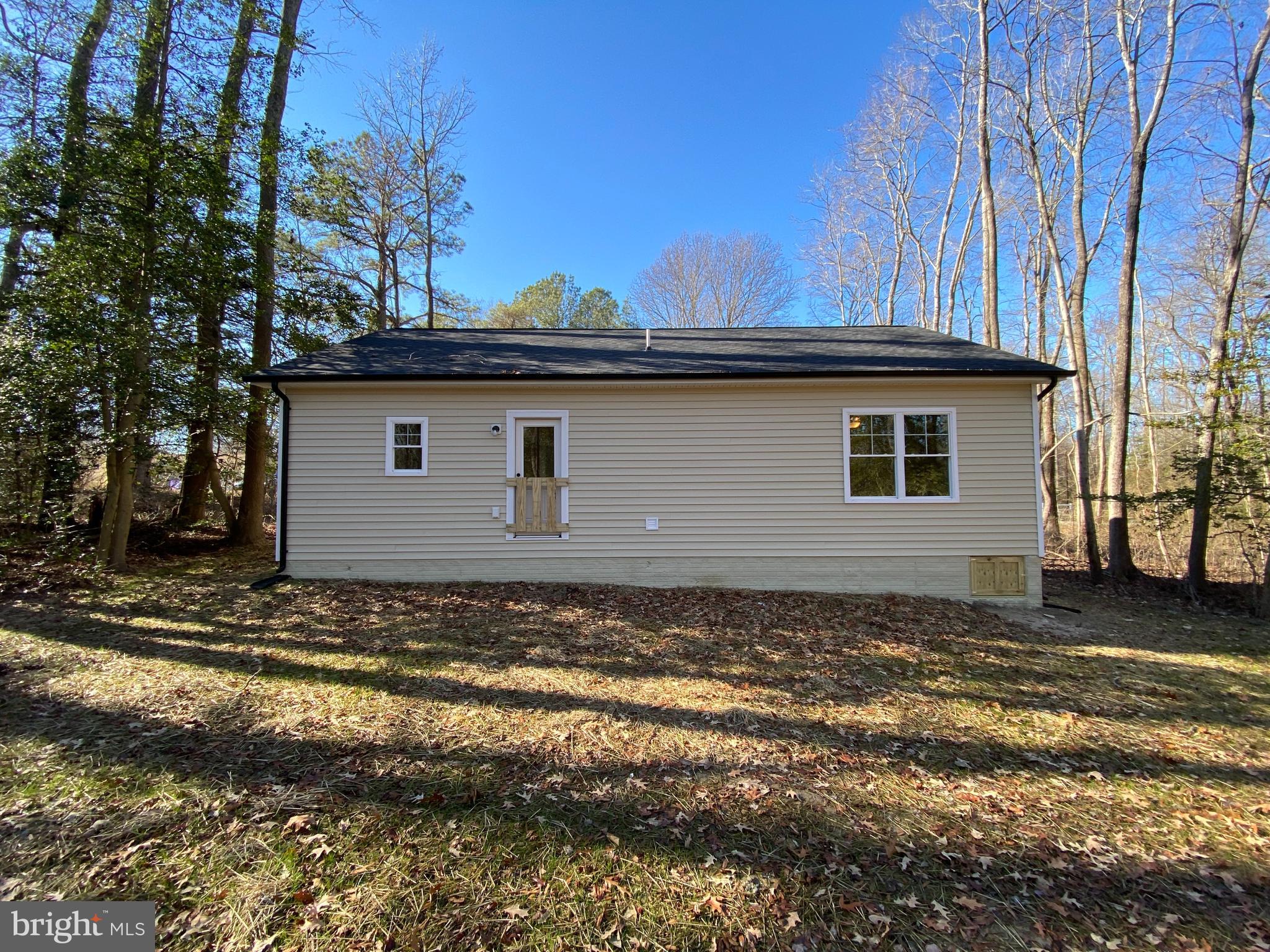 170 Forest Grove Road Colonial Beach, VA 22443 - Photo 5 of 34 a view of a house with a garden