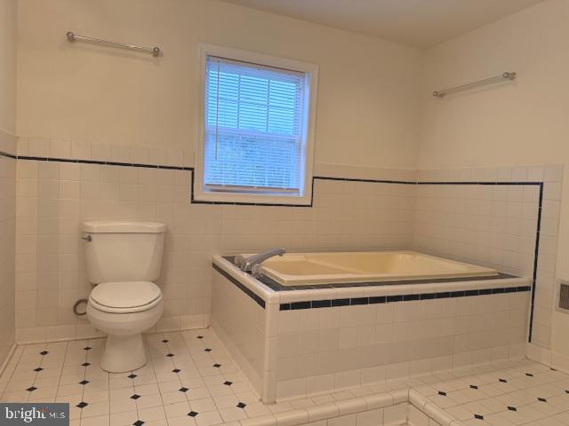 9909 Elys Ford Road Fredericksburg, VA 22407 - Photo 16 of 16 Upper bath