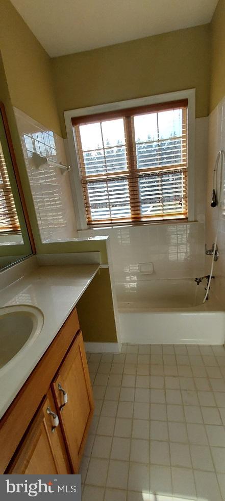 21700 Slidell Road Boyds, MD 20841 - Photo 16 of 45 Main level full bath