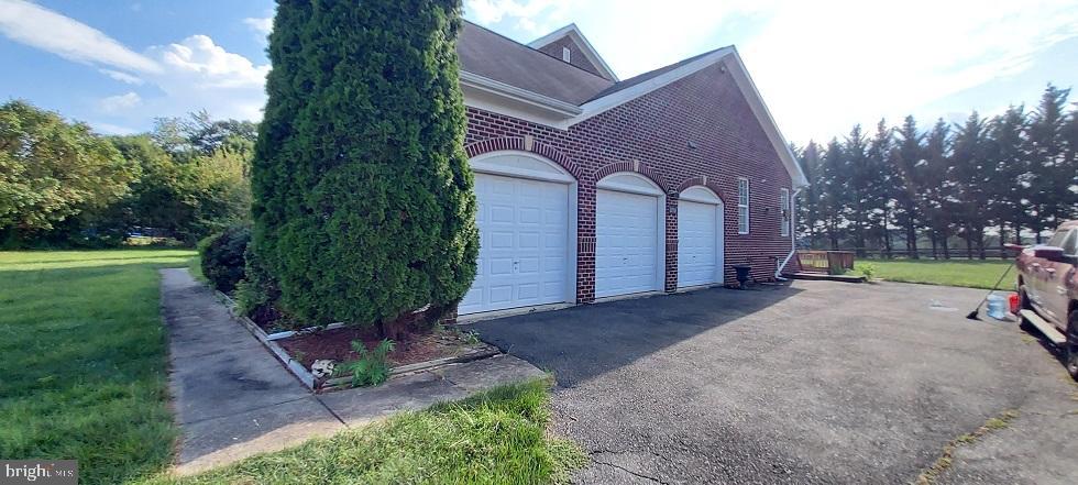 21700 Slidell Road Boyds, MD 20841 - Photo 2 of 45 3 side garage