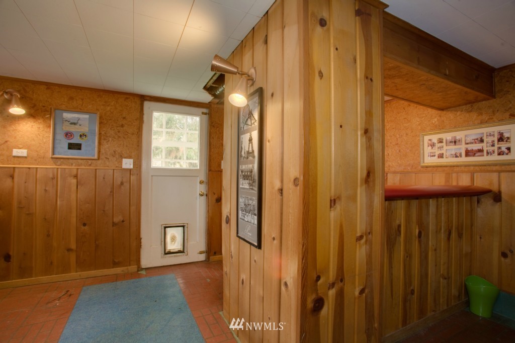 1031 Southwest 117th Street Seattle, WA 98146 - Photo 7 of 8 Gallery Image 7