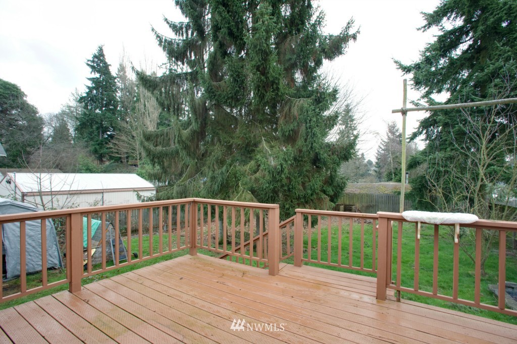 1031 Southwest 117th Street Seattle, WA 98146 - Photo 8 of 8 Gallery Image 8