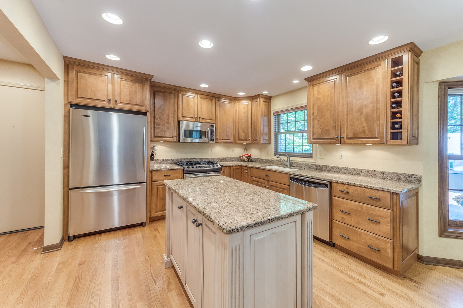 628 North Tyler Road St. Charles, IL 60174 - Photo 14 of 38