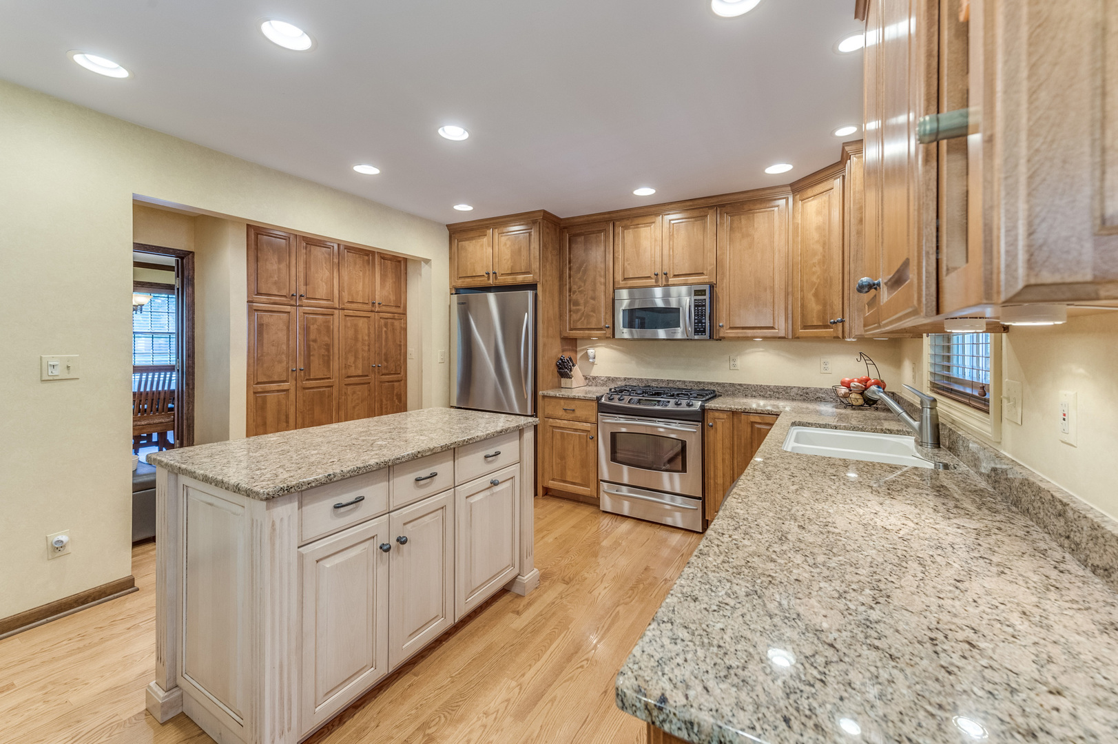 628 North Tyler Road St. Charles, IL 60174 - Photo 16 of 38