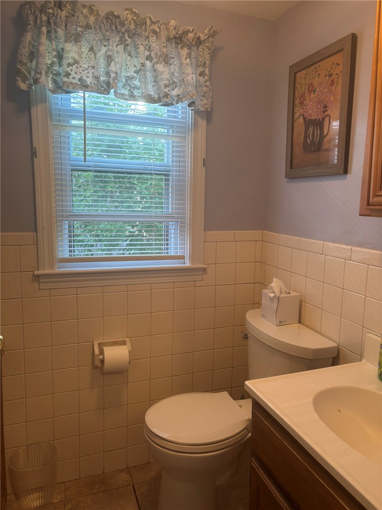 11 Eastnor Road Newport, RI 02840 - Photo 12 of 27