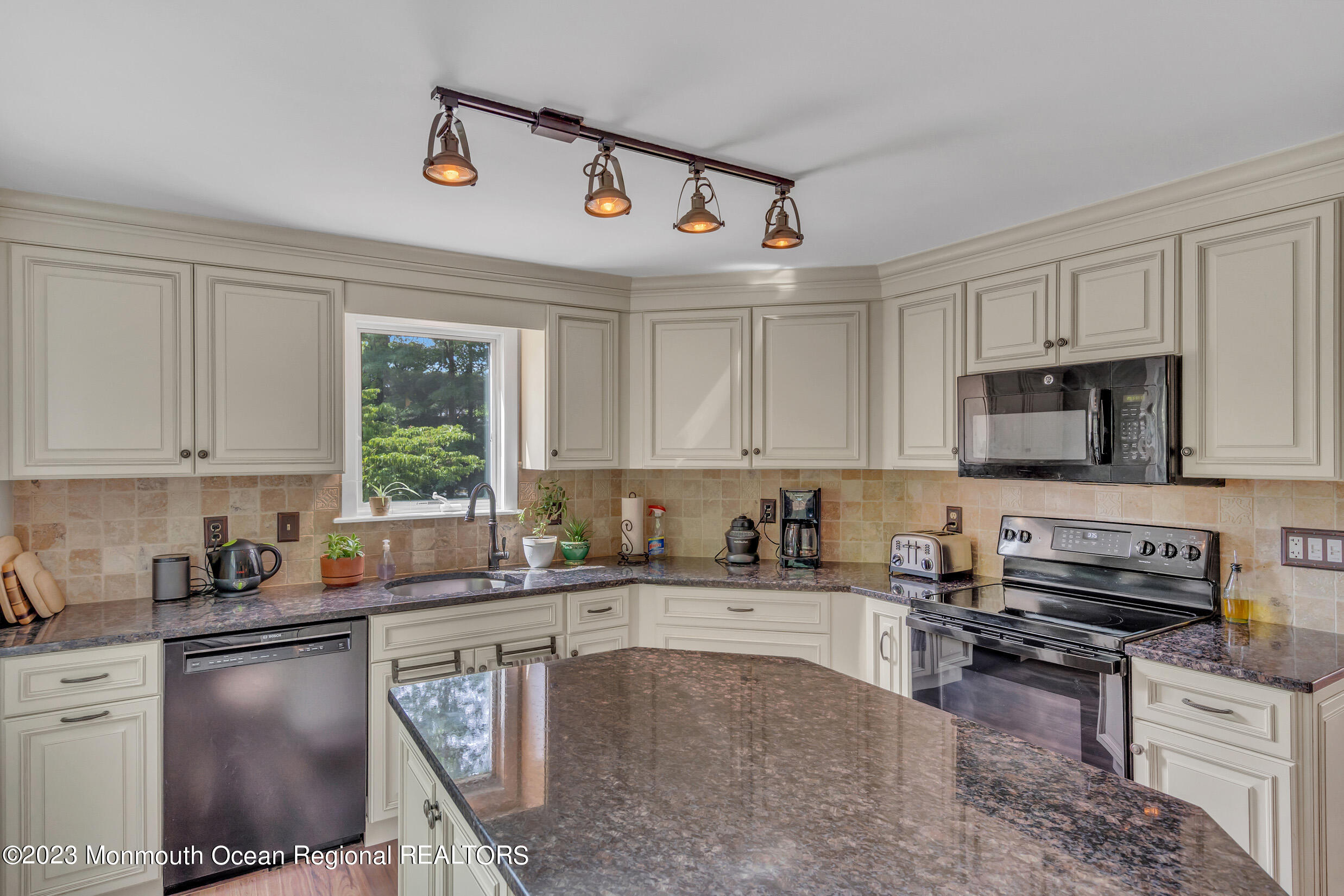 37 Freehold Road Jackson, NJ 08527 - Photo 15 of 80 5 (2)