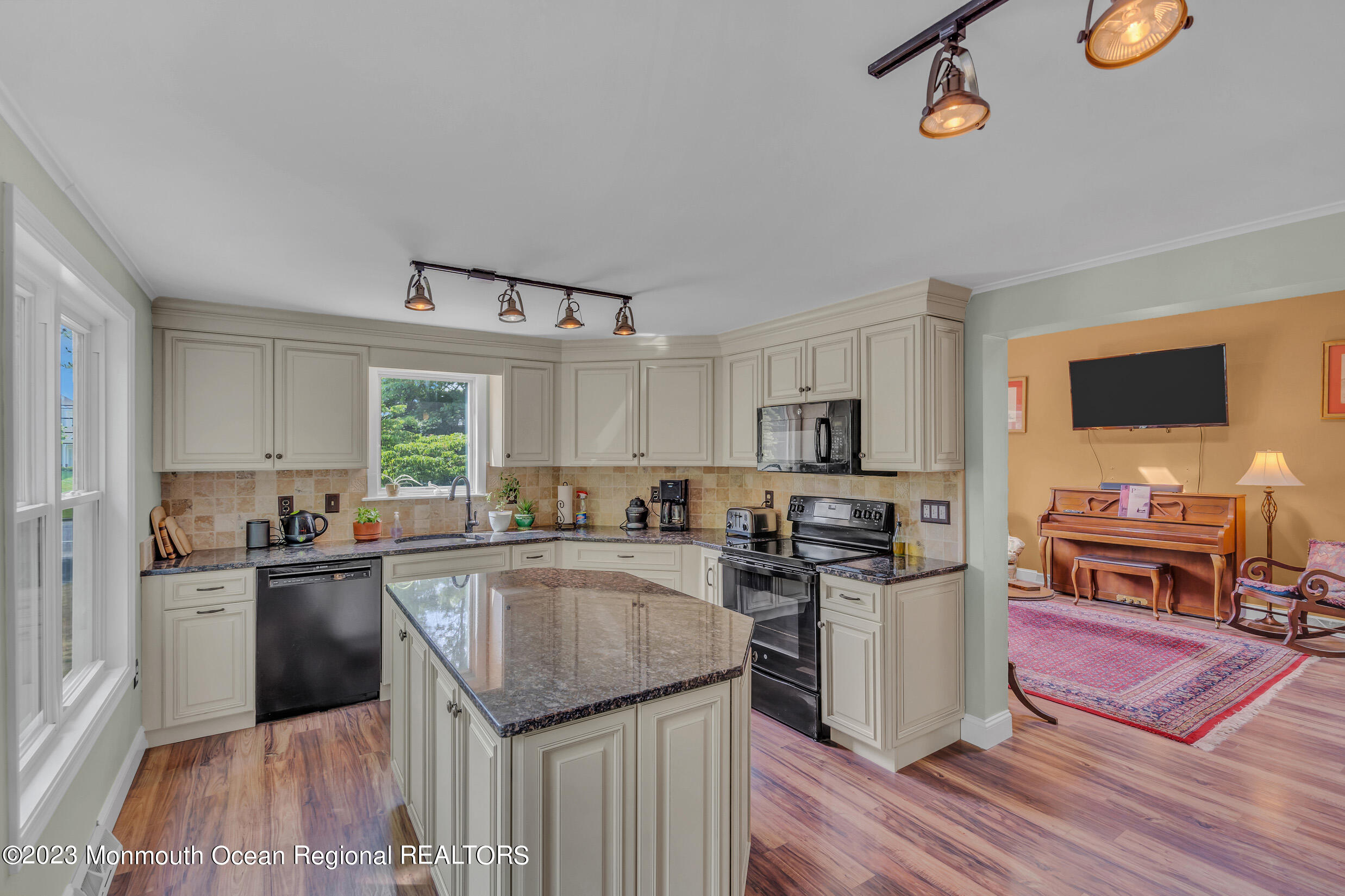 37 Freehold Road Jackson, NJ 08527 - Photo 16 of 80 5 (3)