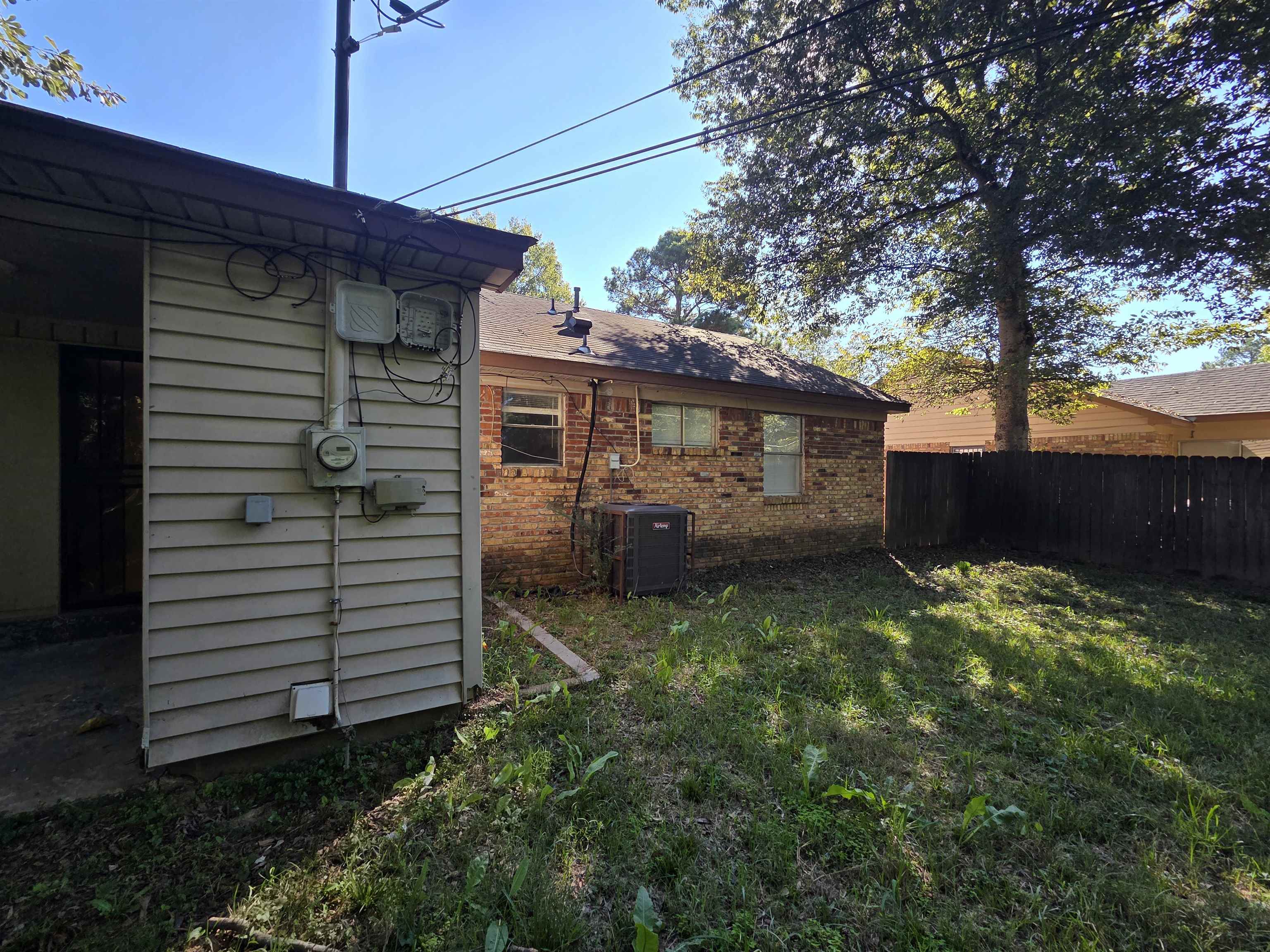 4573 Appleville Street Memphis, TN 38109 - Photo 21 of 22 View of yard