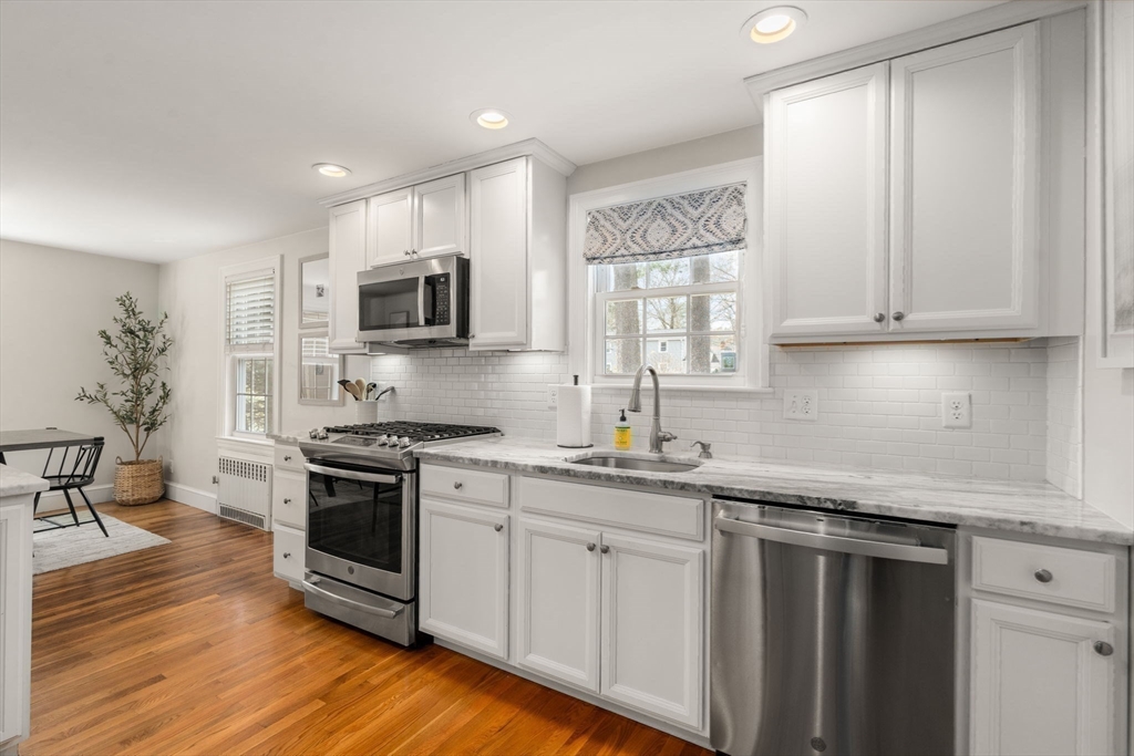 20 Pilgrim Road Reading, MA 01867 - Photo 11 of 35