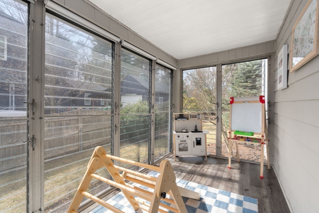 20 Pilgrim Road Reading, MA 01867 - Photo 14 of 35