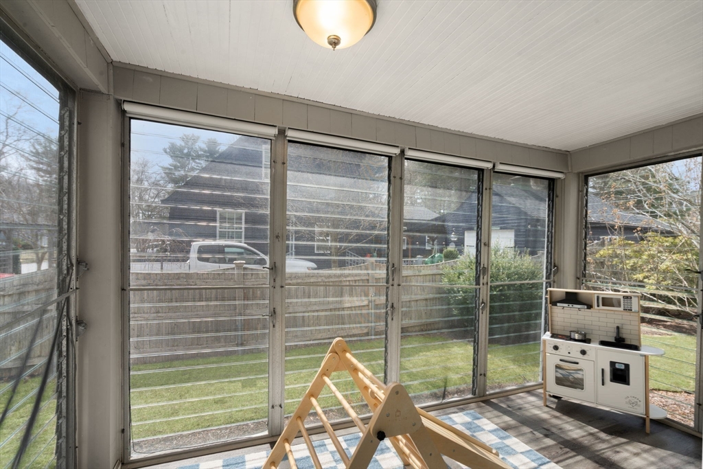 20 Pilgrim Road Reading, MA 01867 - Photo 15 of 35