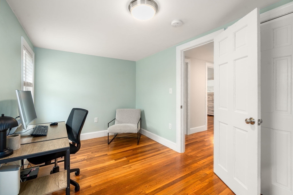 20 Pilgrim Road Reading, MA 01867 - Photo 21 of 35