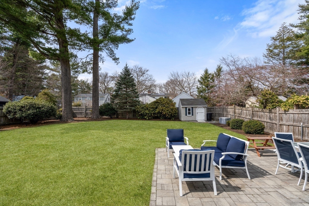 20 Pilgrim Road Reading, MA 01867 - Photo 29 of 35