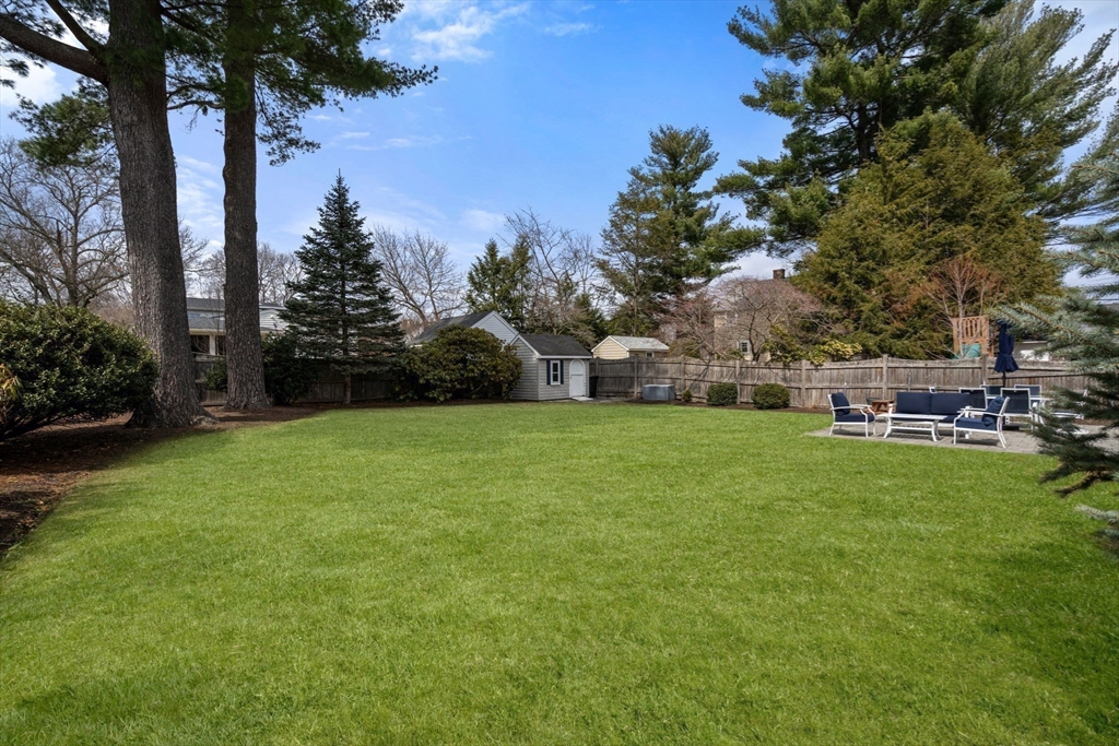 20 Pilgrim Road Reading, MA 01867 - Photo 31 of 35