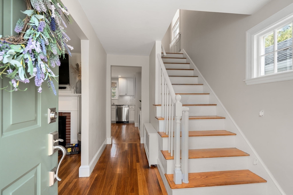 20 Pilgrim Road Reading, MA 01867 - Photo 4 of 35
