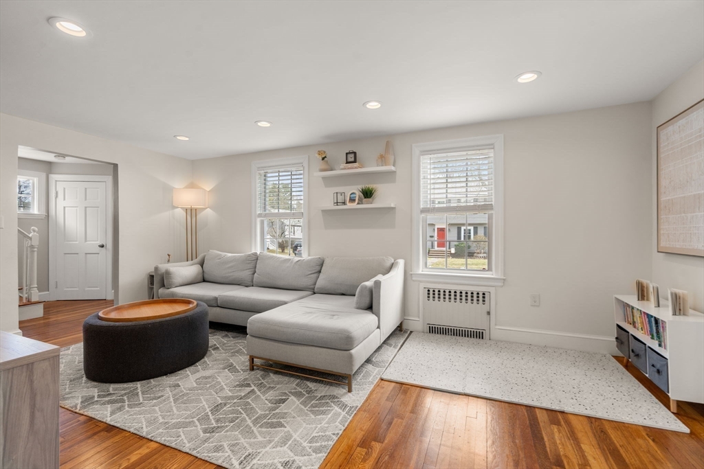 20 Pilgrim Road Reading, MA 01867 - Photo 7 of 35