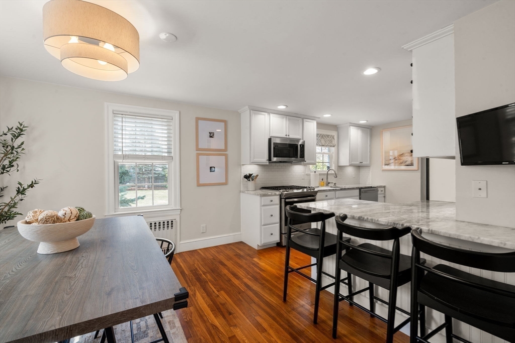 20 Pilgrim Road Reading, MA 01867 - Photo 8 of 35