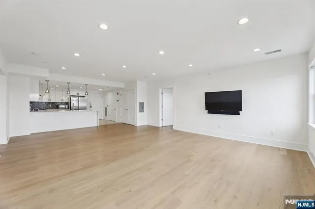 $949,000 | 209-211 Hackensack Plank Road, Unit 5B, Weehawken, NJ 07086