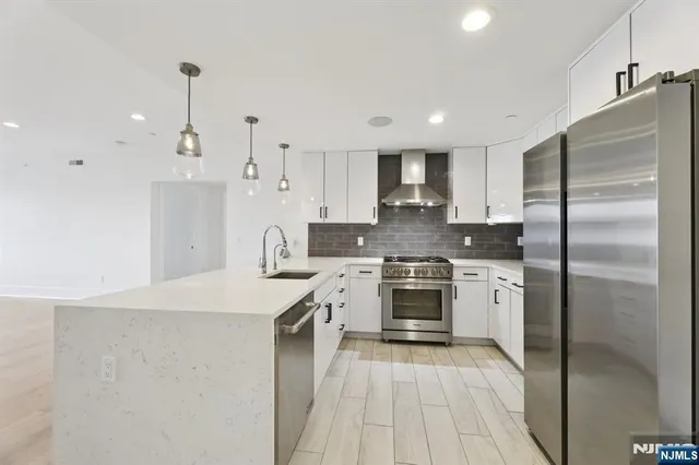 $949,000 | 209-211 Hackensack Plank Road, Unit 5B, Weehawken, NJ 07086