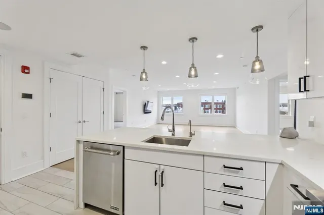 $949,000 | 209-211 Hackensack Plank Road, Unit 5B, Weehawken, NJ 07086