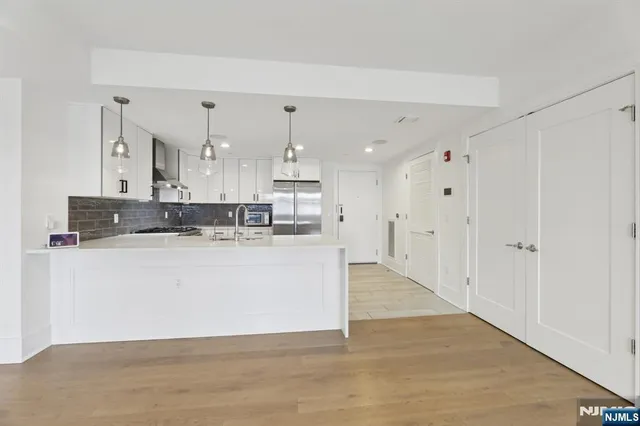 $949,000 | 209-211 Hackensack Plank Road, Unit 5B, Weehawken, NJ 07086