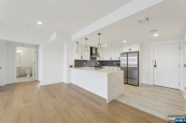$949,000 | 209-211 Hackensack Plank Road, Unit 5B, Weehawken, NJ 07086