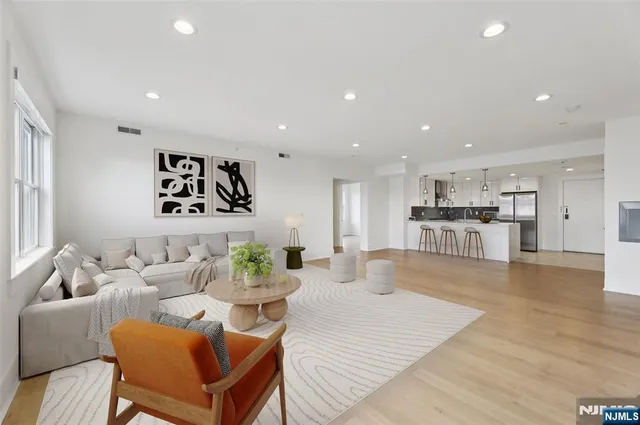 $949,000 | 209-211 Hackensack Plank Road, Unit 5B, Weehawken, NJ 07086