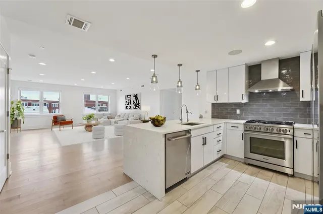 $949,000 | 209-211 Hackensack Plank Road, Unit 5B, Weehawken, NJ 07086