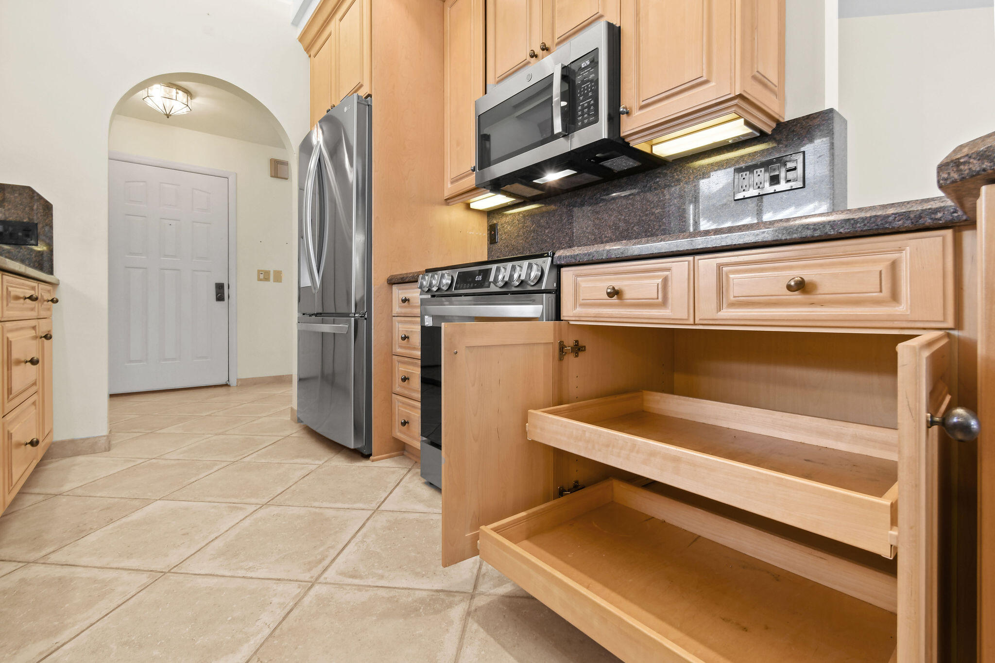 247 Ridge Road Jupiter, FL 33477 - Photo 7 of 28 247RidgeRd-Sept2025(22)