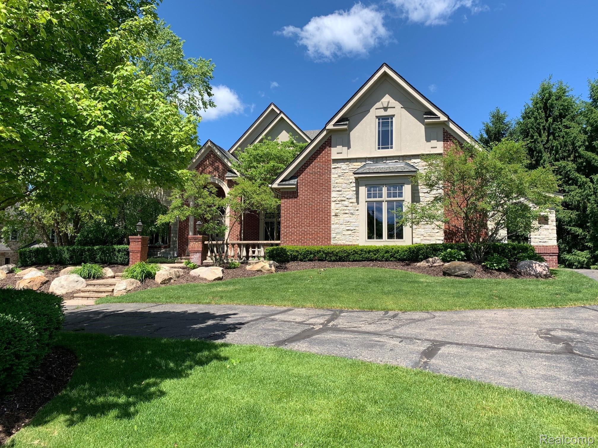 7256 Forest Way Drive Brighton, MI 48116 - Photo 2 of 42 Front elevation