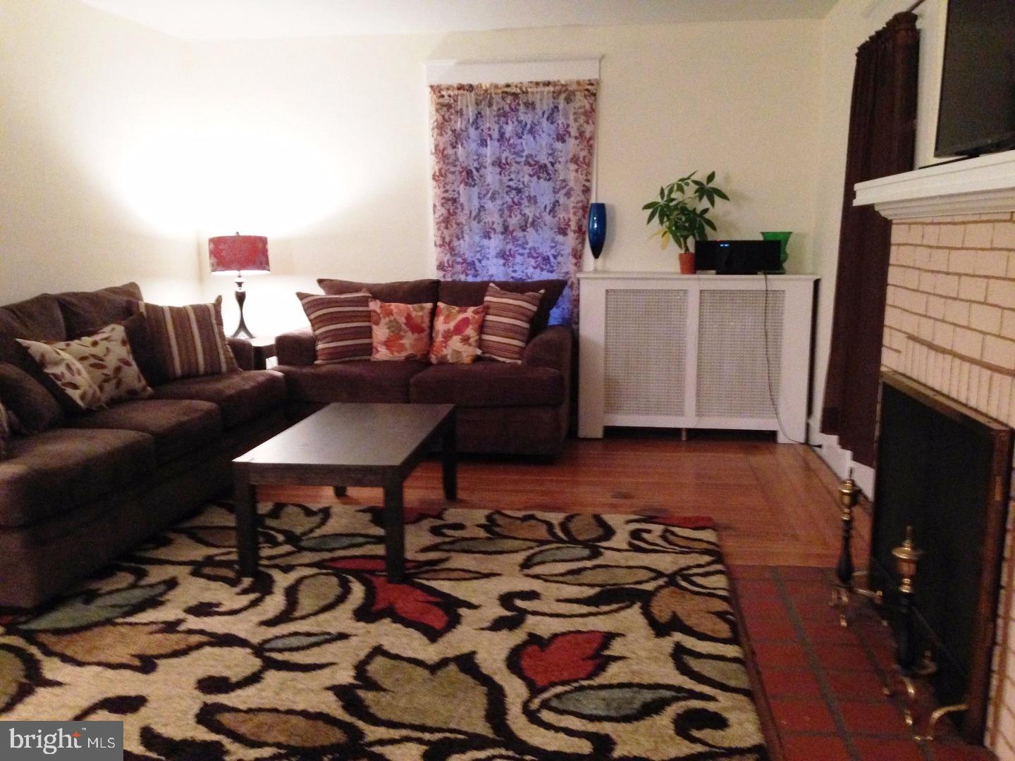 9 Ridley Avenue Aldan, PA 19018 - Photo 9 of 20 Living Room