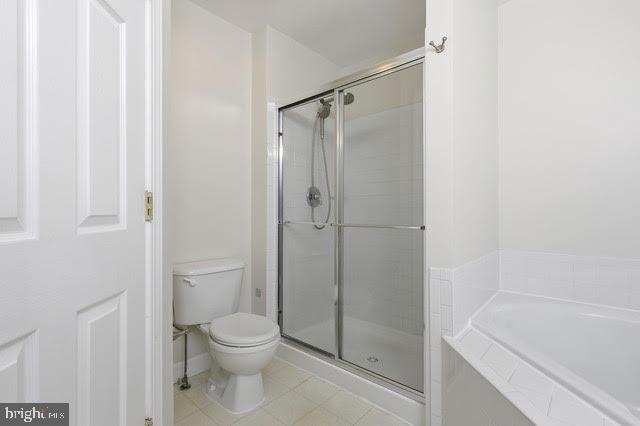15683 Avocet Loop Woodbridge, VA 22191 - Photo 31 of 38 a bathroom with a toilet and a shower