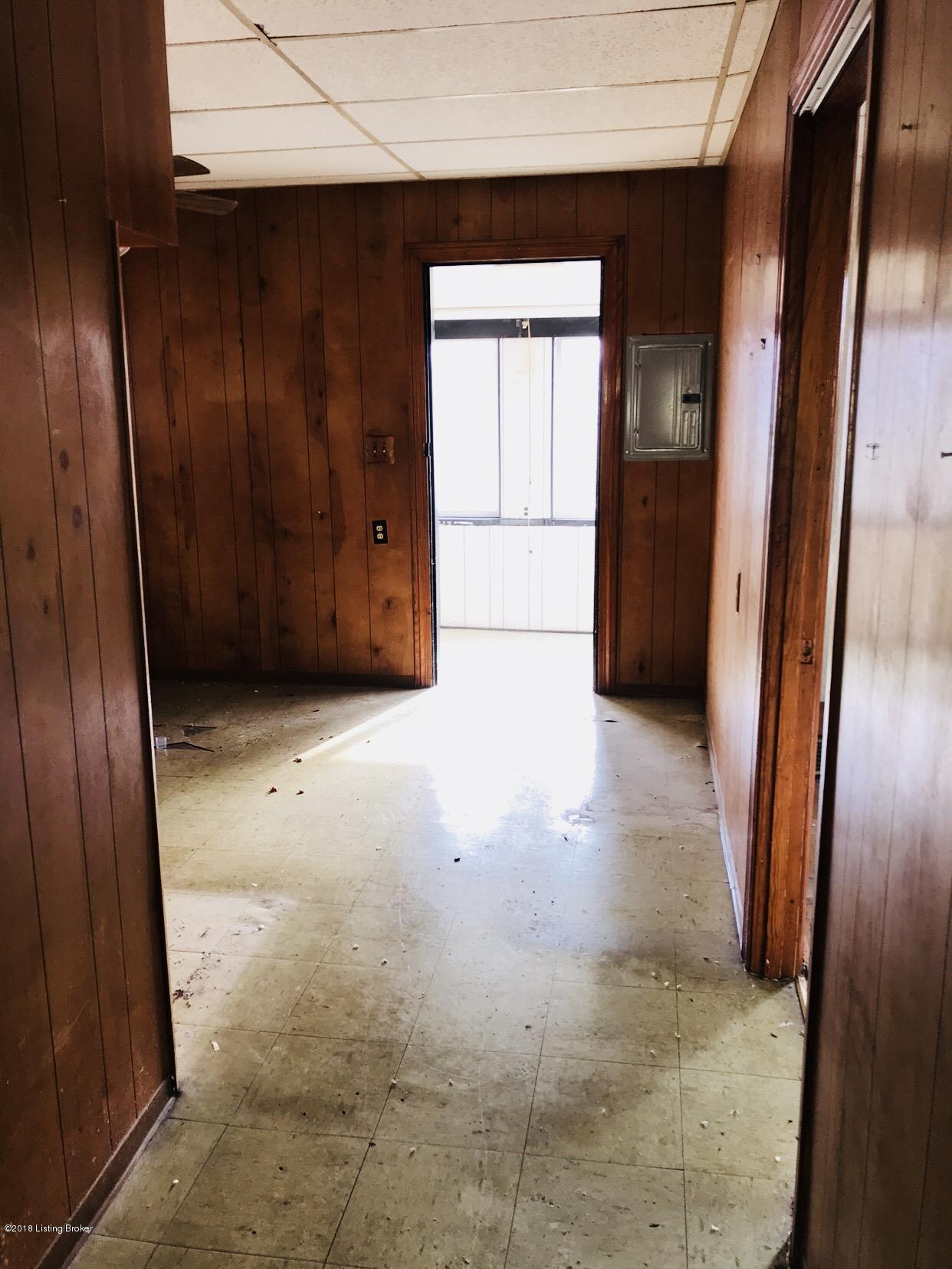 9504 3rd Street Road Louisville, KY 40272 - Photo 13 of 20 ABAAD478-1BC4-4D9E-BE0B-DDB44E841908