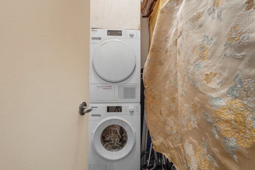 1000 North Lake Shore Plaza, Unit 13A Chicago, IL 60611 - Photo 24 of 30 a utility room with dryer and washer